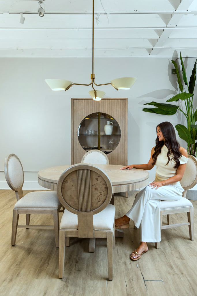 Manhattan Valley 50" Round Dining Table