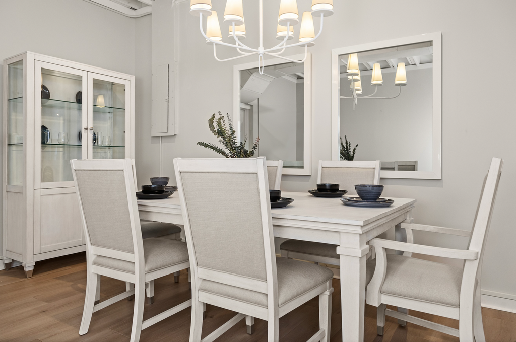 Point Breeze Leg Dining Table w/ Self Storing Leaf